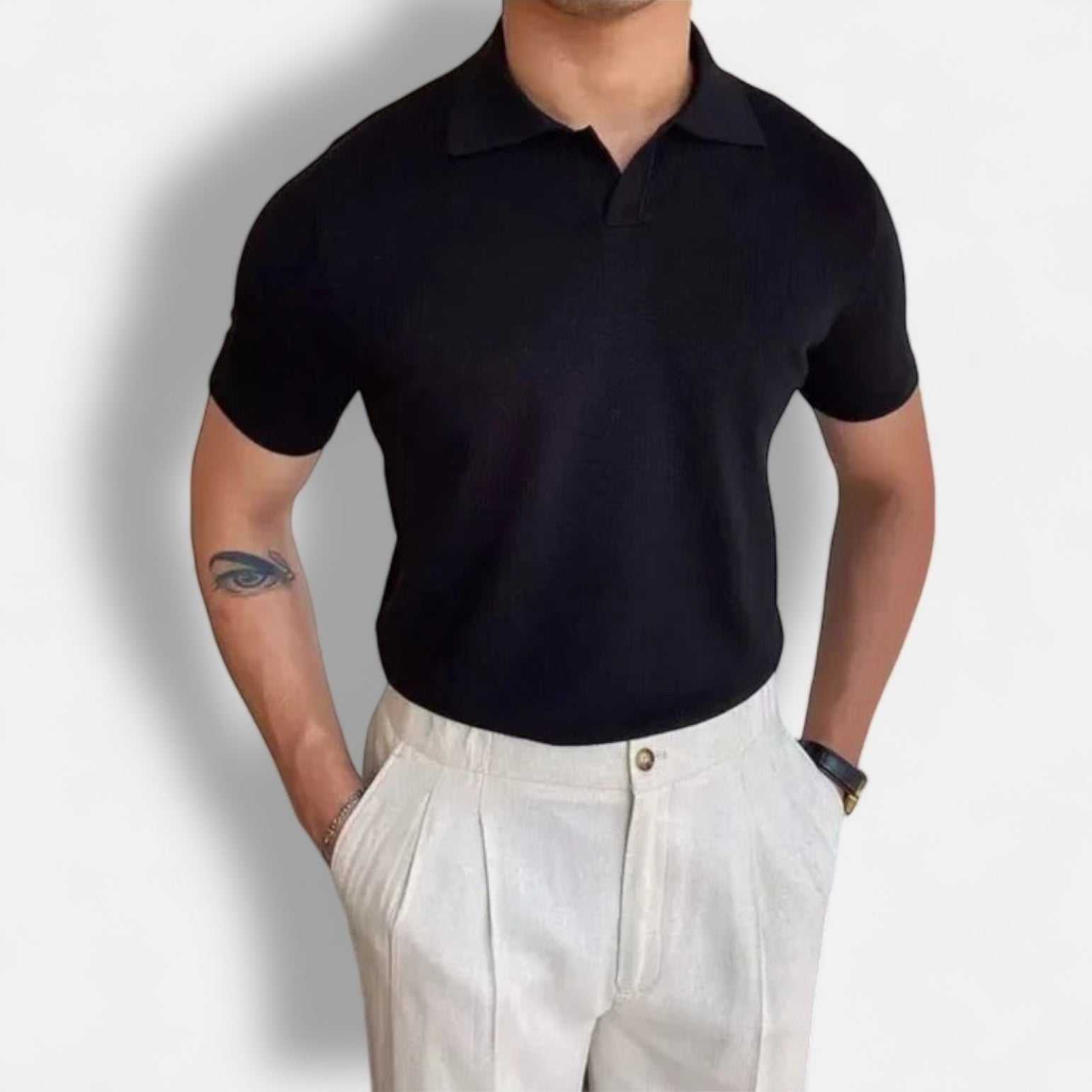 Aki | Minimalist T-Shirt with V-Neck